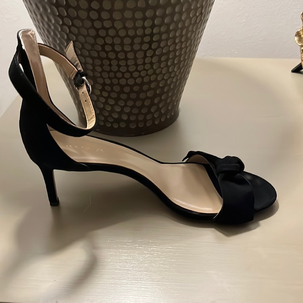 NWOT Ann Taylor Erica Suede Bow Sandal in black, size 9.5